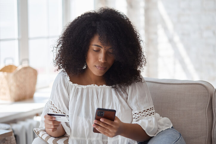 A person paying a Washington traffic ticket online